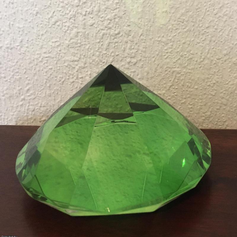 Brillcsiszolású levélnehezék zöld  átmérő11 cm - kristály