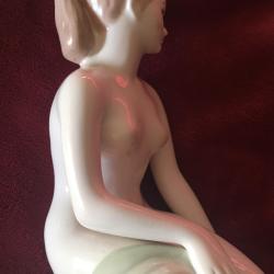 Aquincumi - porcelán térdeplő akt, porcelán, nipp