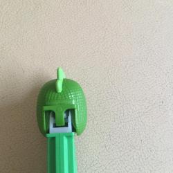 Pez adagoló zöld