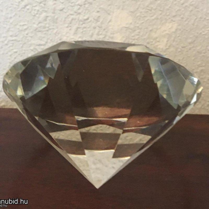 Brillcsiszolású levélnehezék - fehér -  átmérő11 cm - kristály