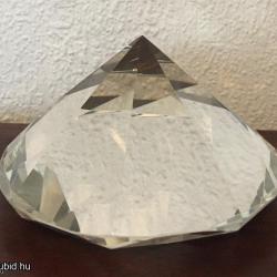Brillcsiszolású levélnehezék - fehér -  átmérő11 cm - kristály