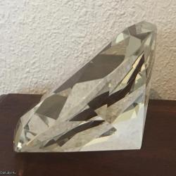 Brillcsiszolású levélnehezék - fehér -  átmérő11 cm - kristály