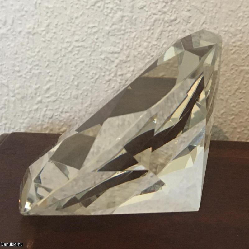 Brillcsiszolású levélnehezék - fehér -  átmérő11 cm - kristály