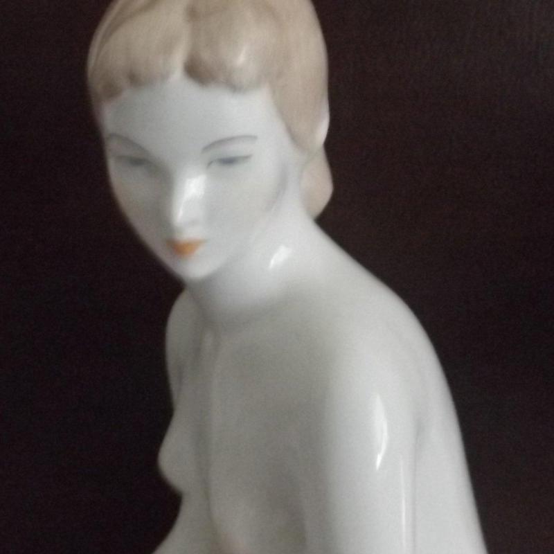 AQVINCUM -  Porcelán női figura meztelen lány porcelán 23 CM