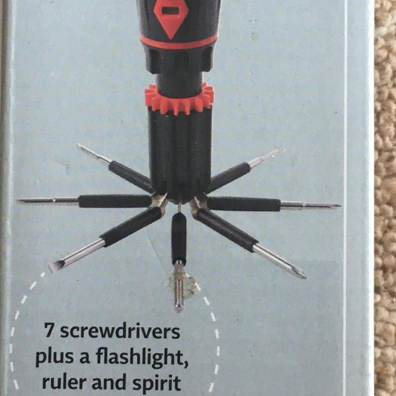 Luxis 10 in 1 csavarhúzó készlet és elemlámpa, elem nélkül