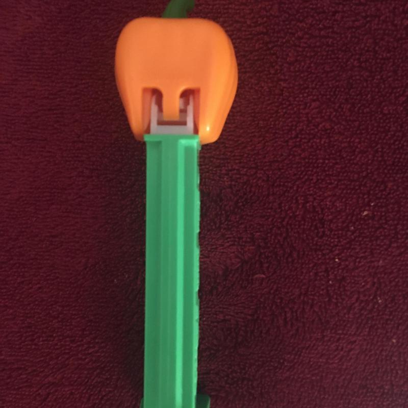 Pez adagoló Halloween tök forma