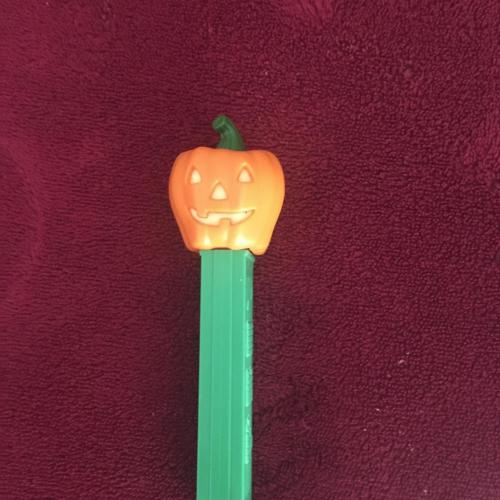 Pez adagoló Halloween tök forma