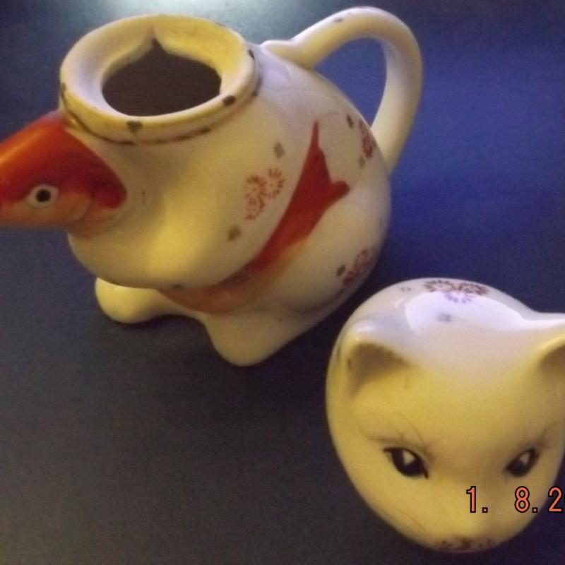 Kínai-porcelán teakiöntő- cica formában