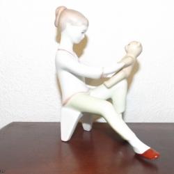Régi Aquincum Budapest porcelán figura kislány macival