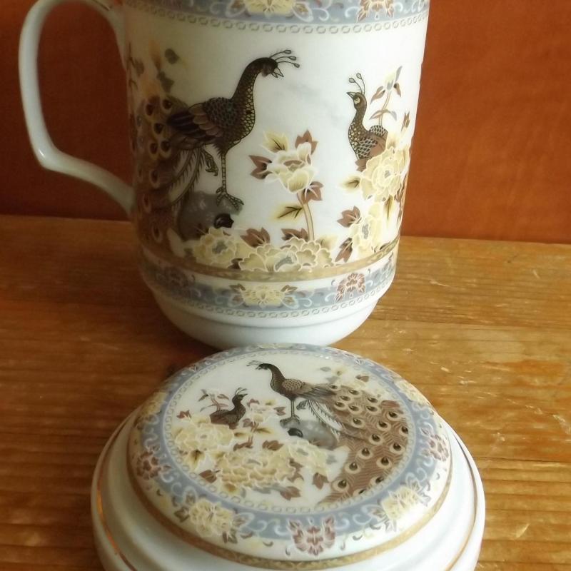 Kínai - Teásbögre - páva minta - dúsan aranyozott - Jing -Jang