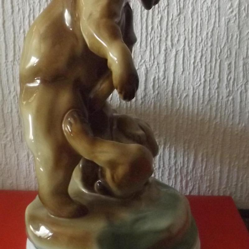 Zsolnay porcelán szobor, Markup Béla -1911- birkózó medvék,