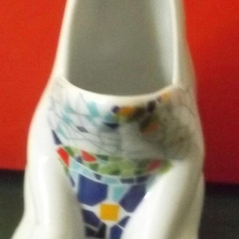 Gaudi béka - porcelán - Barcelona -ibolya váza
