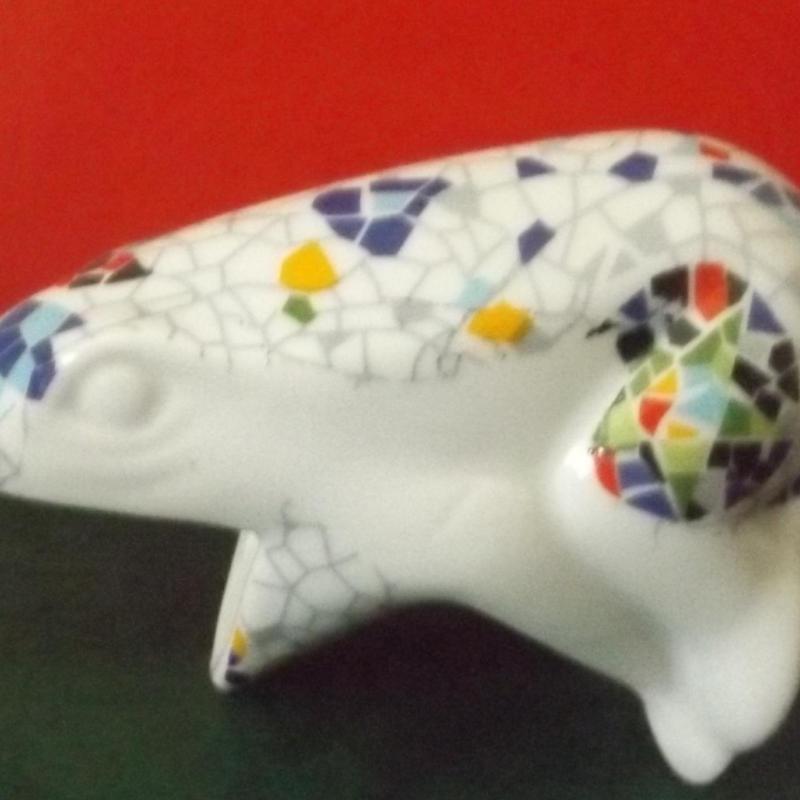 Gaudi béka - porcelán - Barcelona -ibolya váza