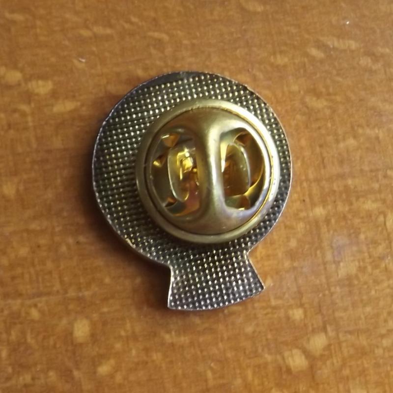 Vöröskereszt jelvény - egy csepp vér